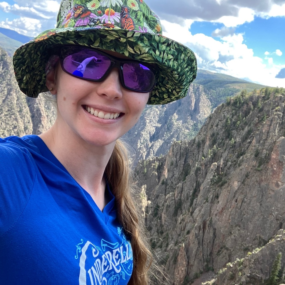 Meet your Posher, Deejae